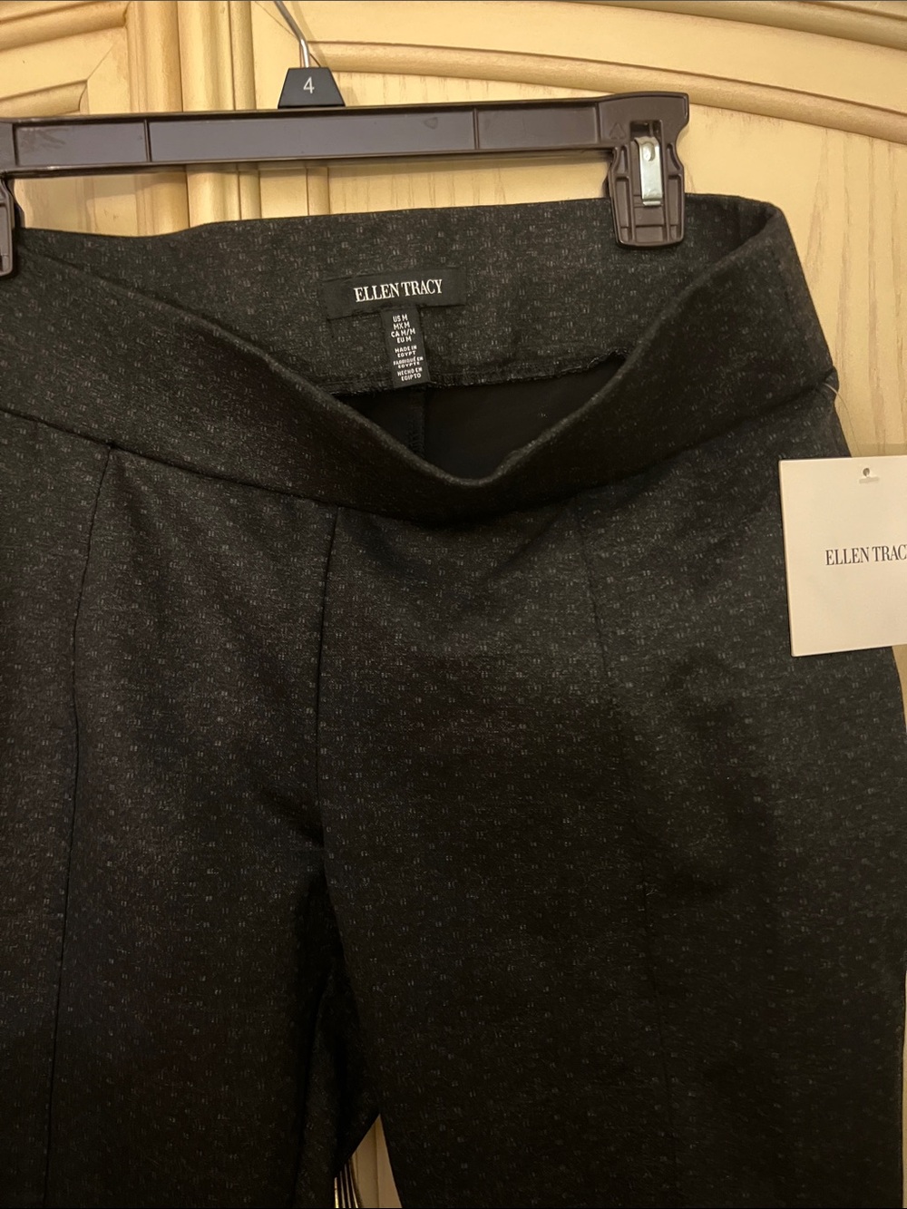 Ellen Tracy women’s black/gray stretchy ankle Pants size medium